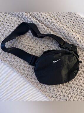 Small Nike Aura Swoosh Belt Bag